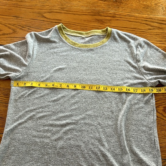 Gray and mustard color sweater. Size medium. Measurements in photos. No brand. - Picture 5 of 11